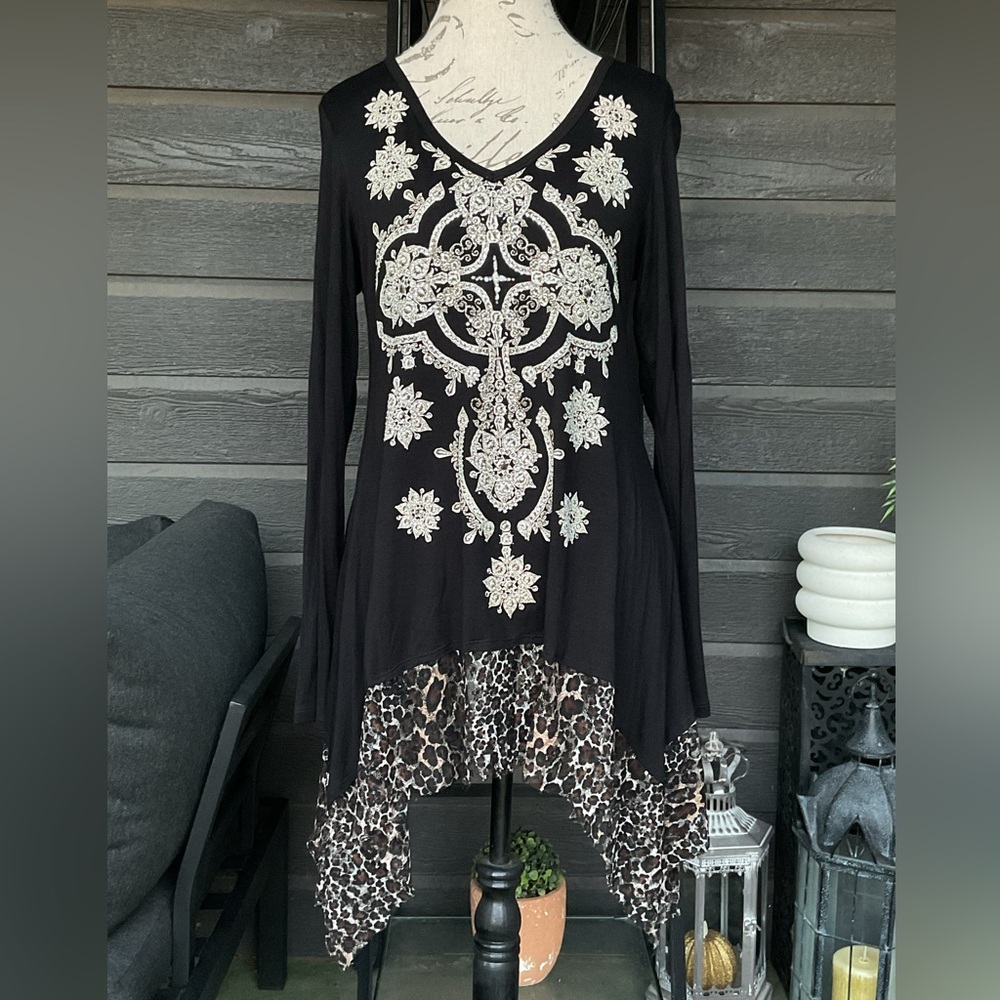 VOCAL Embellished Rhinestoned Leopard Print Lace Asymmetrical Tunic Top L